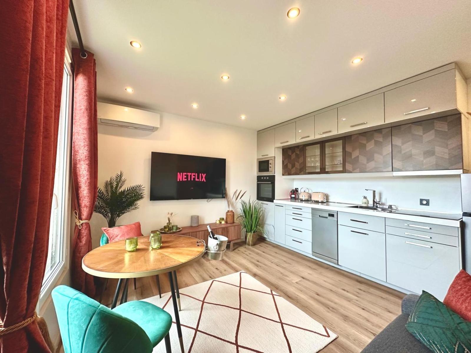 Suite Meg Esbly Ngoại thất bức ảnh